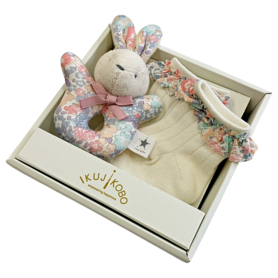 No.368509/ラトル＆ソックスベビーギフトセット(リバティ)